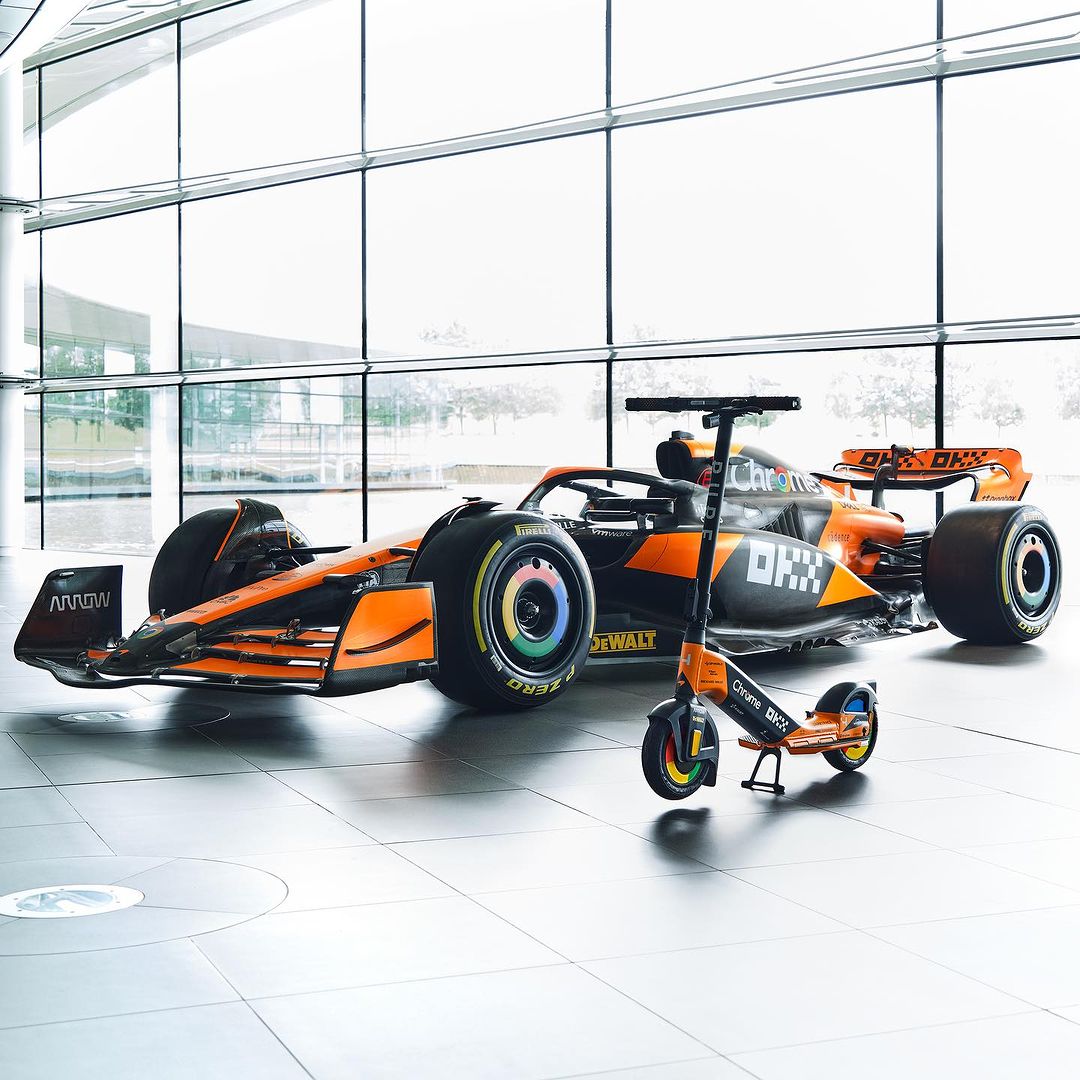 走行距離2474km!! プレスカブ 即納車可能 公道走行可能・JATA認証】Pure x McLaren MCL38 限定 電動キックボード