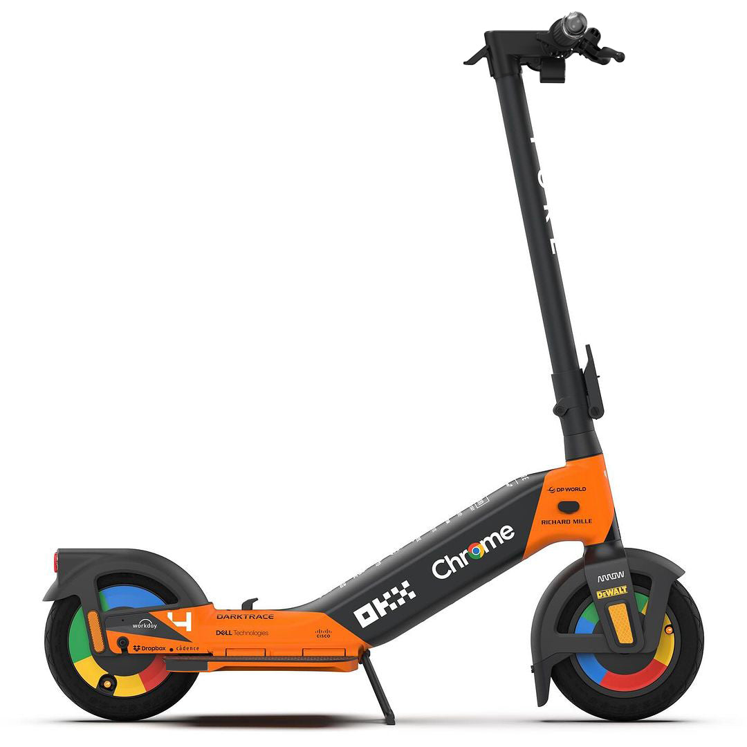 公道走行可能・JATA認証】Pure x McLaren MCL38 限定 電動キックボード