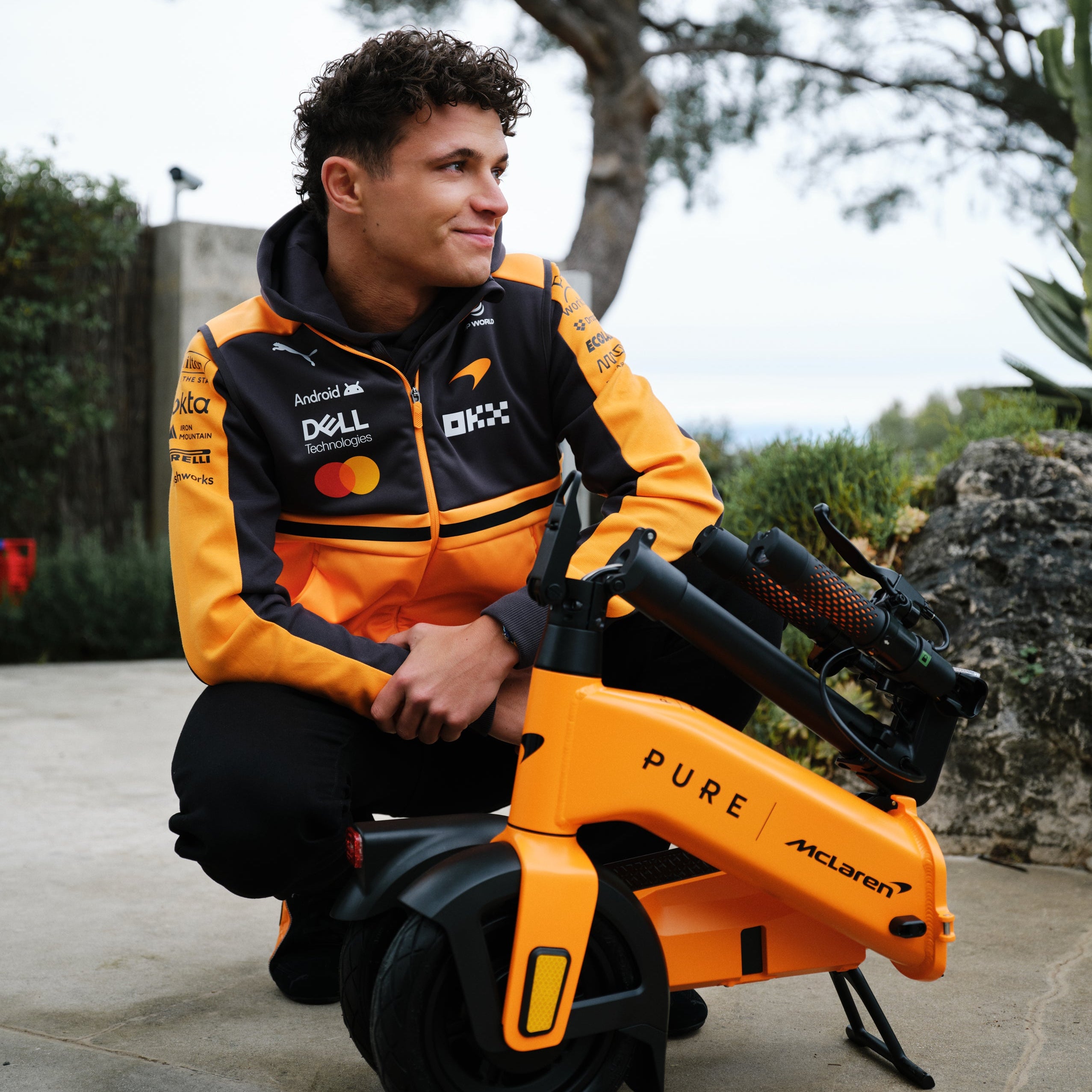F1 マシンから生まれた革新 | Pure x McLaren Flex Papaya – Pure